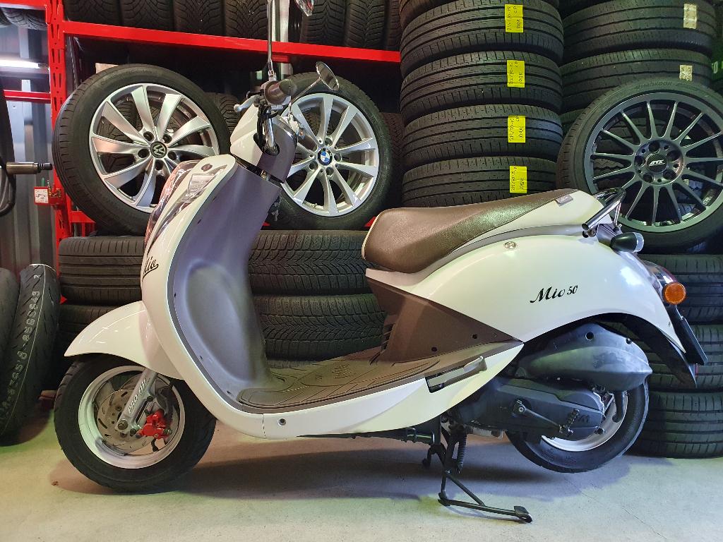 Snorscooter Sym Mio 2009 Wit., Fietsen en Brommers, Scooters | SYM, Gebruikt, Benzine, 50 cc, Maximaal 25 km/u