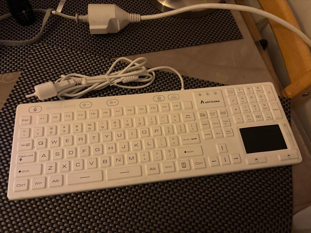 ARTICONA Waterdicht LED Toetsenbord met Touchpad, Ophalen of Verzenden, Qwerty, Zo goed als nieuw, Bedraad