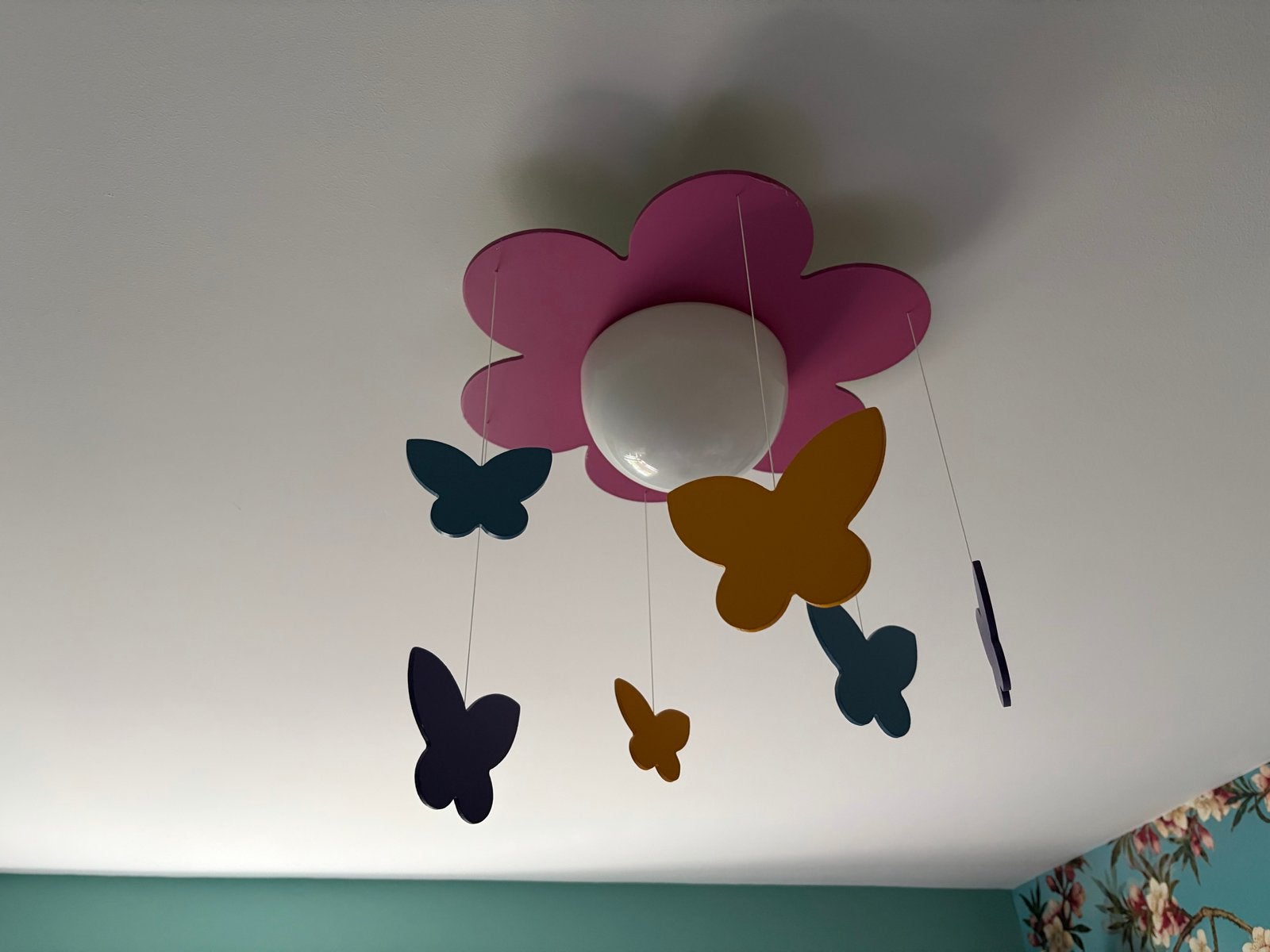 Leuke kinderlamp met vlinders en bloem, Kunststof, Gebruikt, Minder dan 25 cm, Minder dan 100 cm