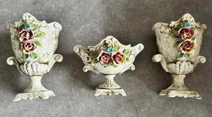 Antieke set van 3 vazen in de Capodimonte-stijl., Ophalen of Verzenden
