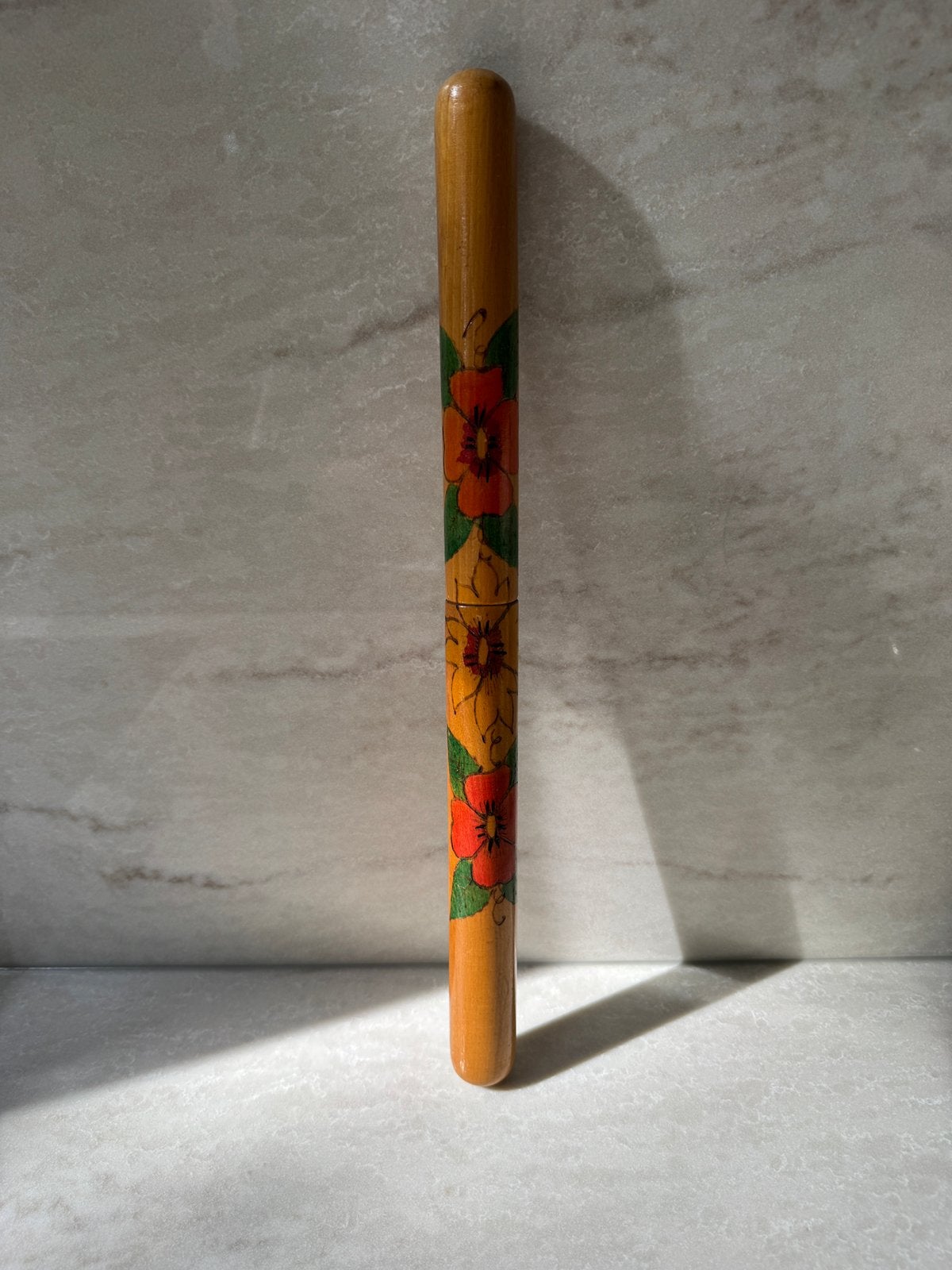 Vintage houten breinaaldenkoker – Handbeschilderd (48 cm), Ophalen of Verzenden, Zo goed als nieuw, Breien