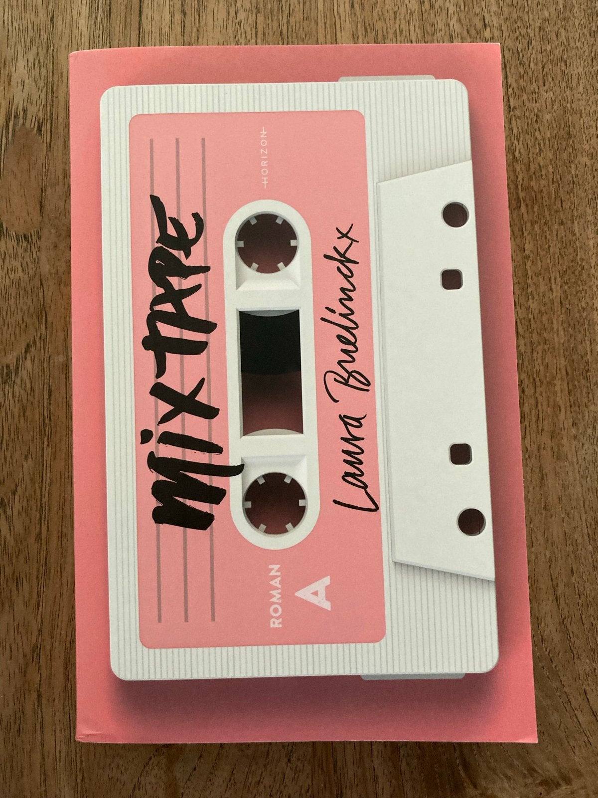 Mixtape - Laura Buelinckx (Roman), Ophalen of Verzenden, Zo goed als nieuw, België