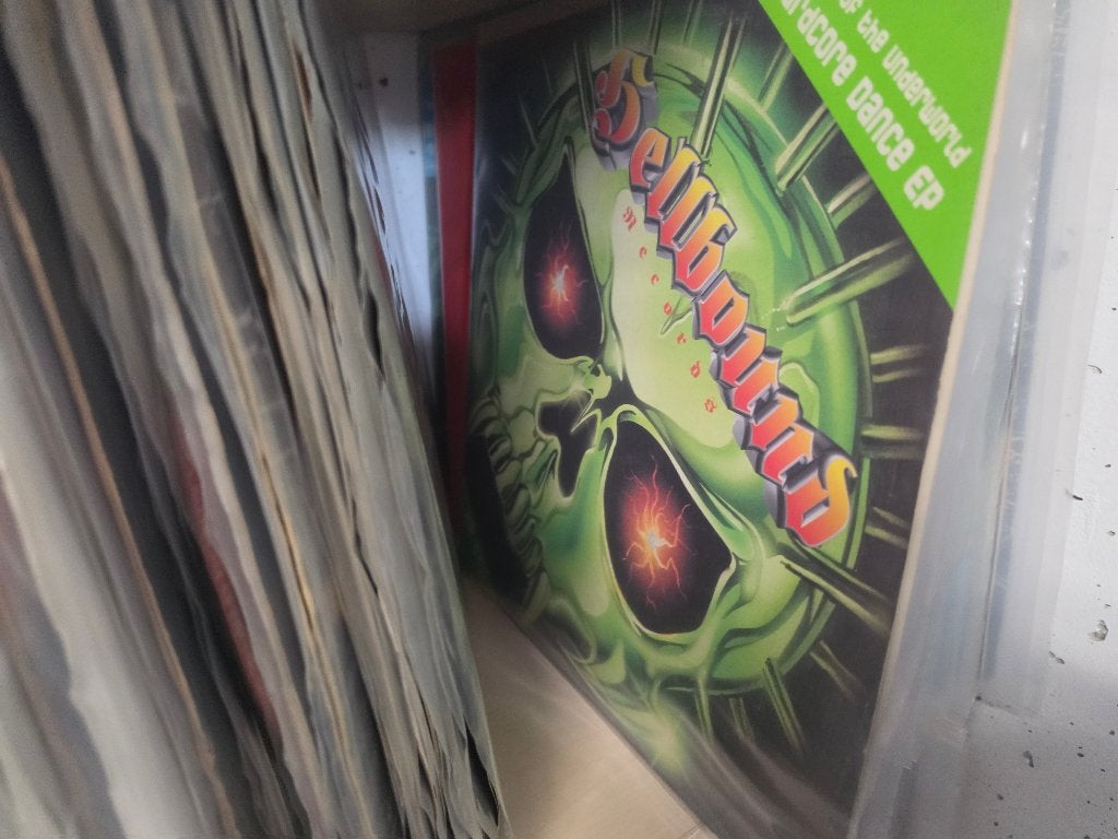 Foto 22 van 633 Hardcore massive Gabber Vinyl 90 & 2000er + Shirts VHS