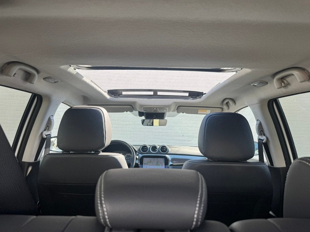 Suzuki VITARA 1.5 Hybrid Style Automaat Carplay Panorama Cam, Gebruikt, 4 cilinders, 400 kg, Wit