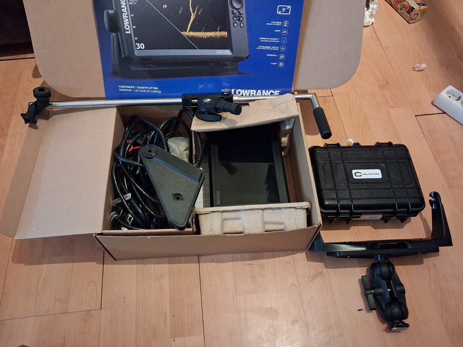 Lowrance Eagle 9 Fishfinder/Chartplotter met VoltaCase, Ophalen, Nieuw
