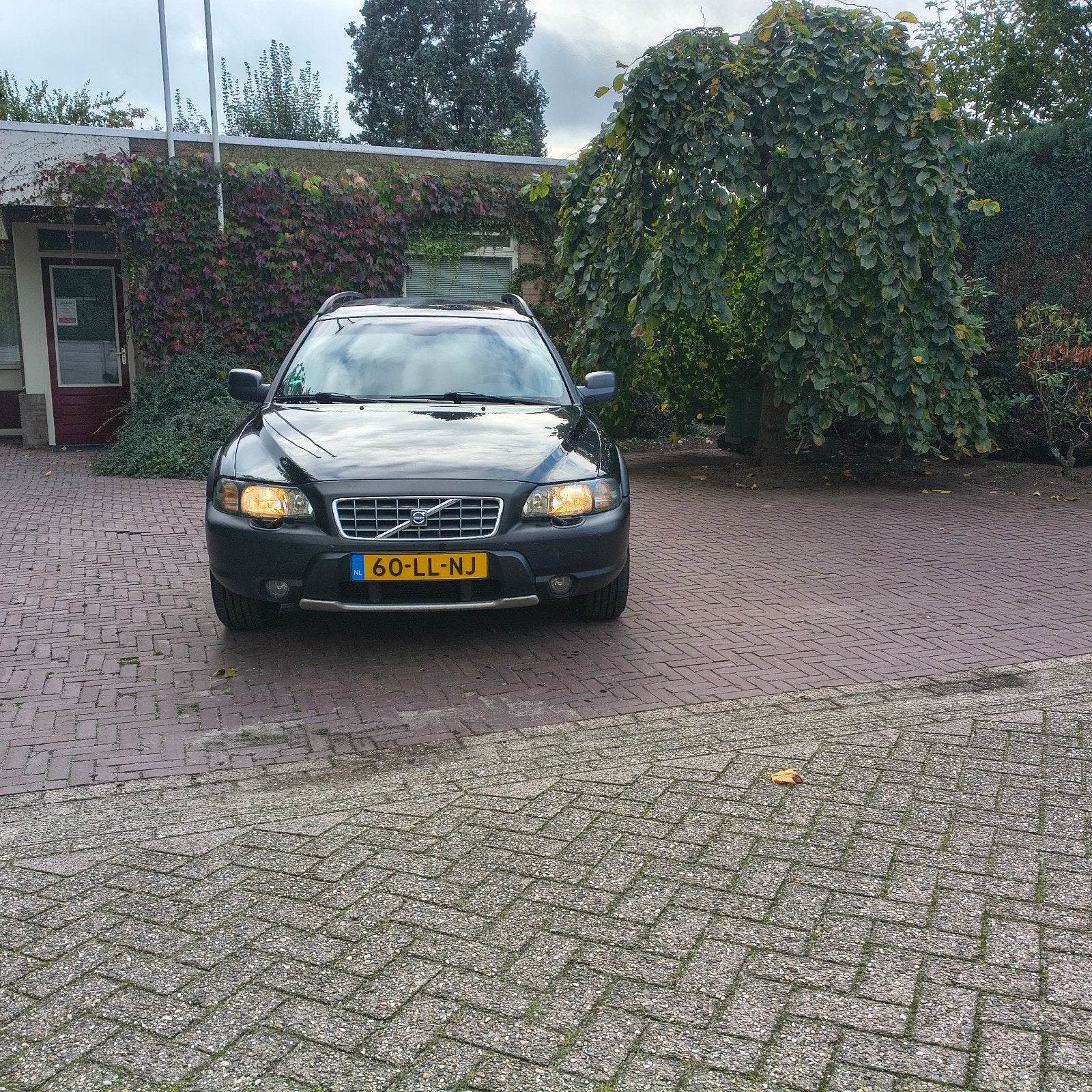 Volvo V70 2.5 T AWD AUT 2003 Zwart 375340km, Auto's, Automaat, 1800 kg, Stationwagon, Vierwielaandrijving