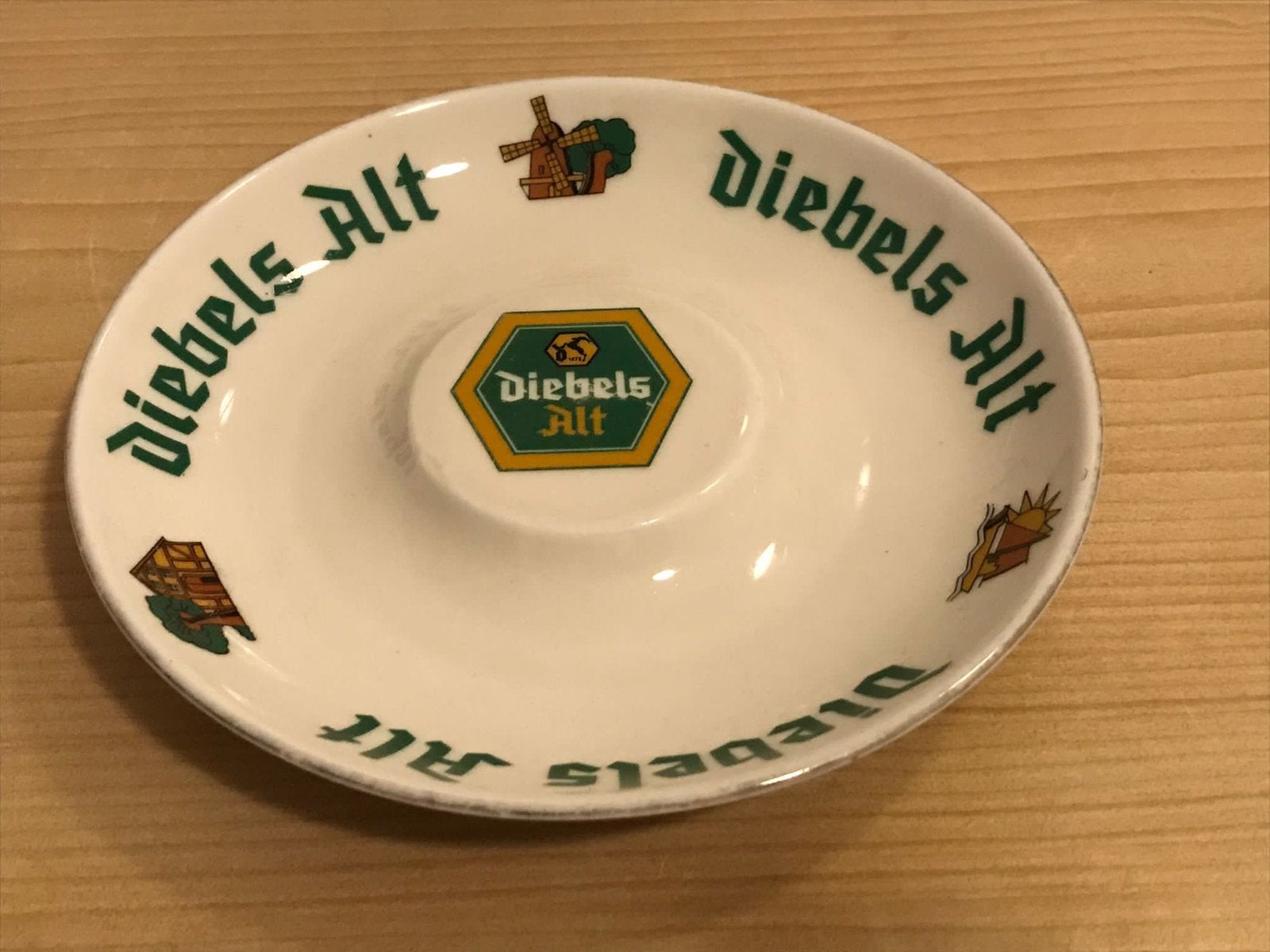 Diebels Alt bier asbak, Verzamelen, Biermerken, Ophalen of Verzenden, Zo goed als nieuw, Reclamebord, Plaat of Schild, Overige merken