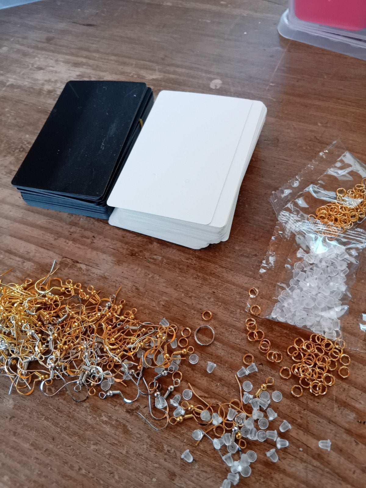 Hyperallergene oorbelhaakjes goud/zilver met kaartjes & box, Ophalen of Verzenden, Overige typen