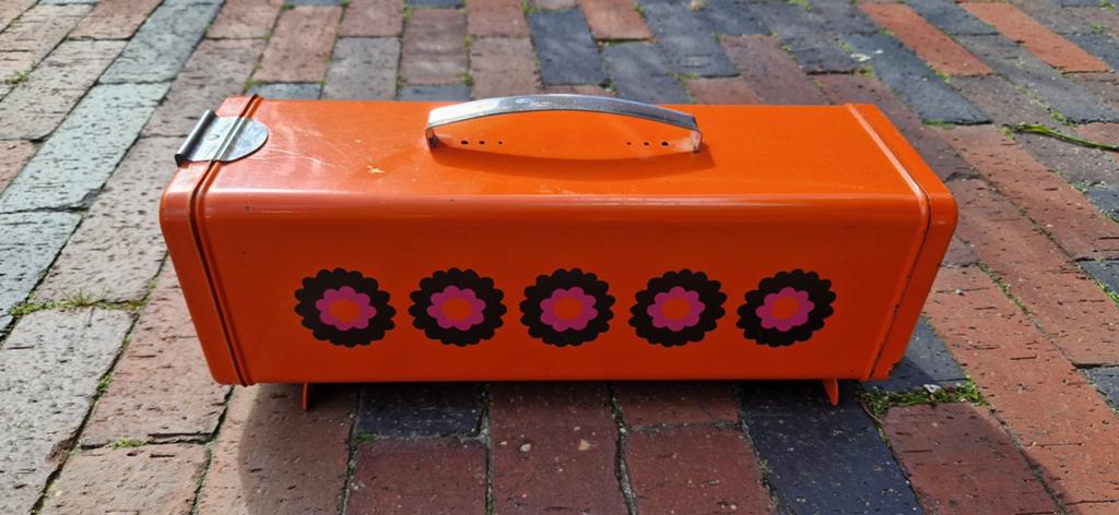 Vintage oranje broodtrommel met bloemmotief, Ophalen of Verzenden