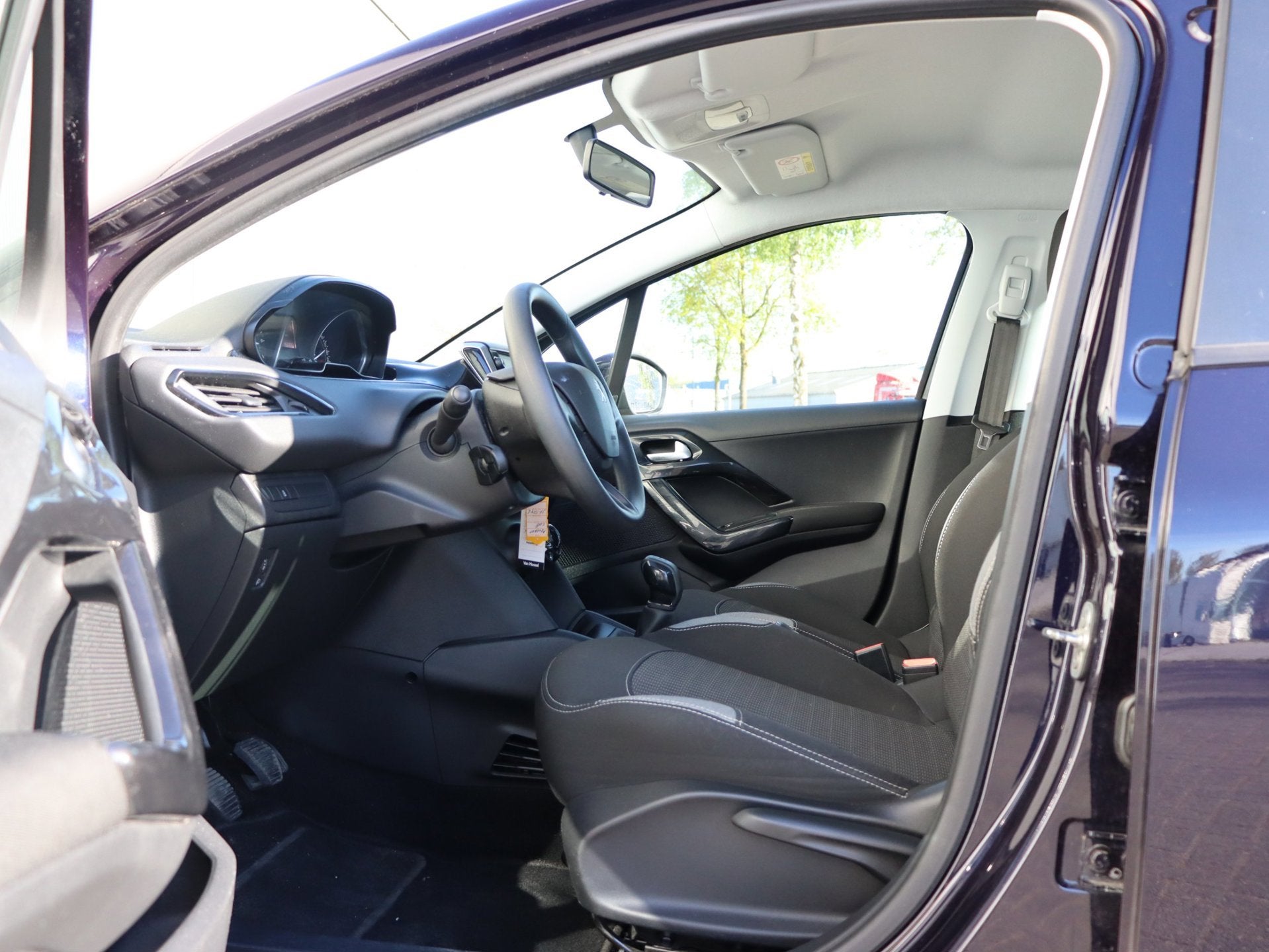 Foto 10 van Peugeot 208 1.2 PureTech Active airco navi org NL