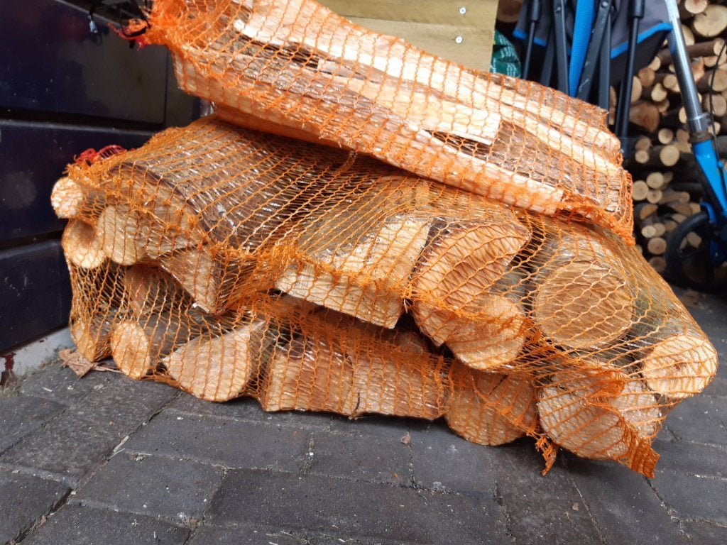 1zak aanmaakhout+ 2 zakken haardhout (slechts €15,00), Minder dan 3 m³, Ophalen