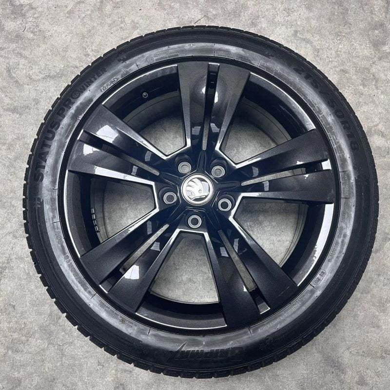 18 inch velgen + winterbanden Skoda Karoq | Superb 57A601025, 18 inch, 215 mm, -, -