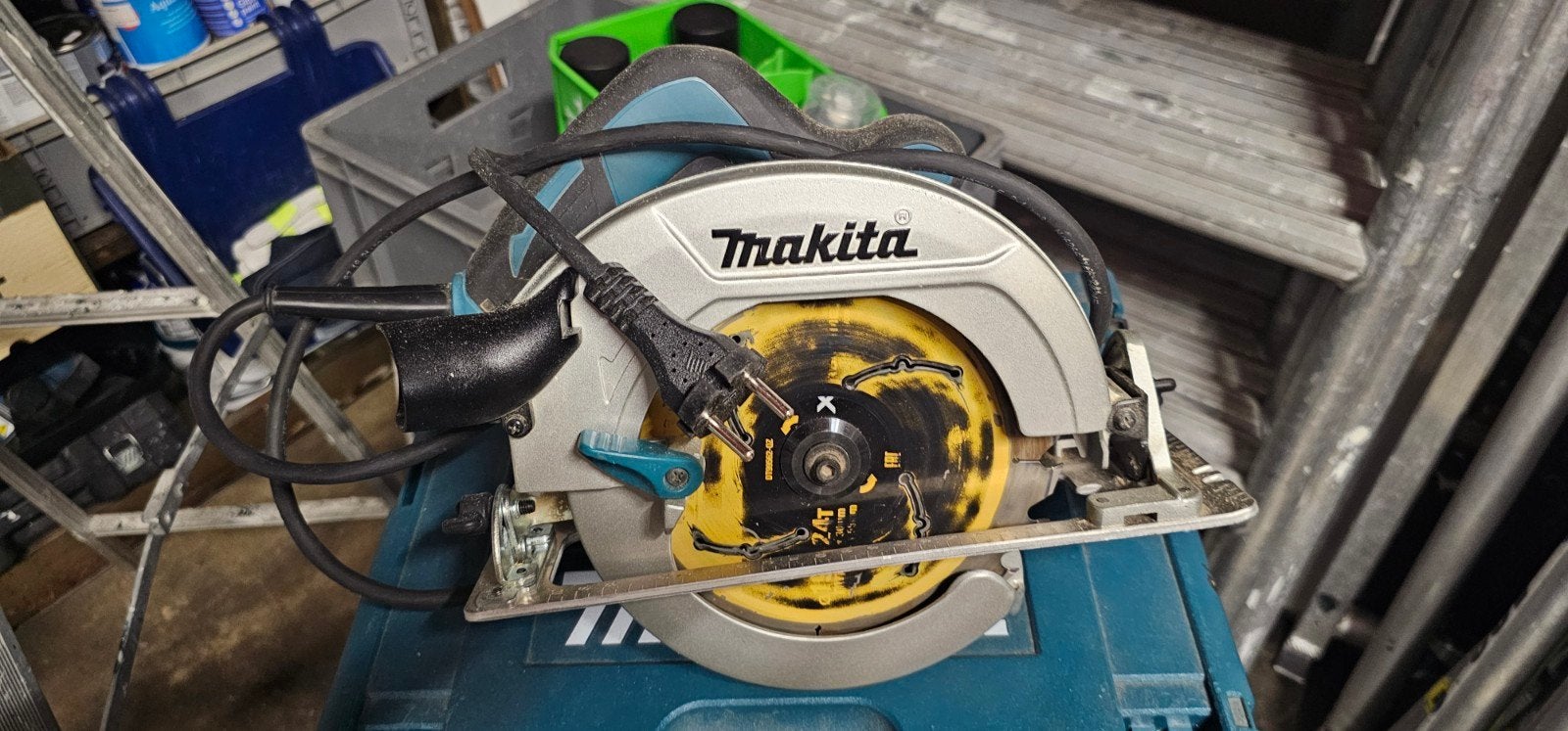 Makita Cirkelzaag met koffer - Zo goed als nieuw, Ophalen, Cirkelzaag, 70 mm of meer, Zo goed als nieuw
