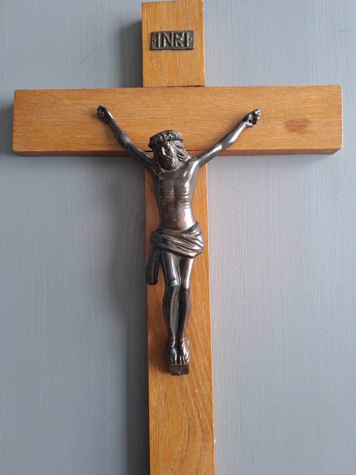 Vintage Houten muurkruis met Jezus aan het kruis  50 cm, Ophalen