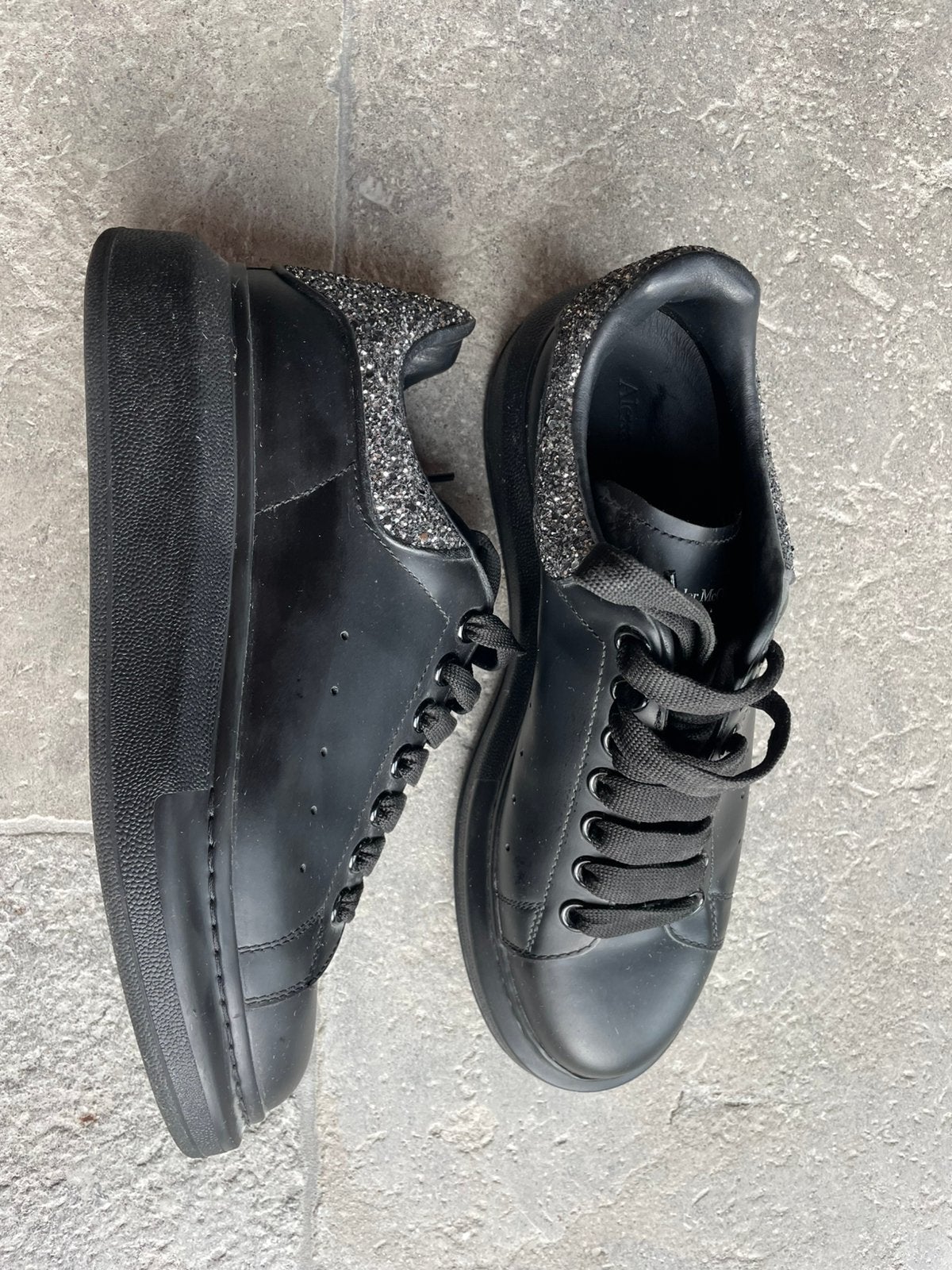 Alexander McQueen sneakers dames zwart glitter 39 nieuw, Kleding | Dames, Ophalen of Verzenden, Zo goed als nieuw, Zwart