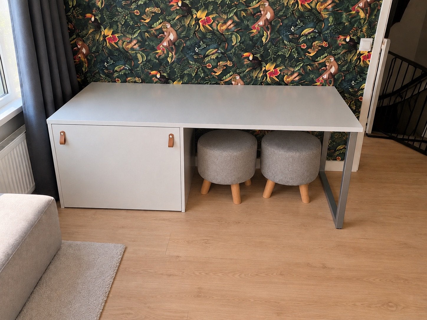 Kinderbureau met 2 banken, Ophalen, Zo goed als nieuw