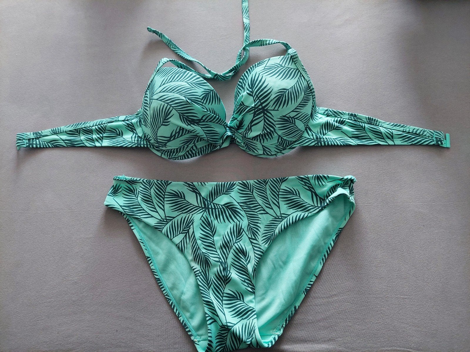Frisgroene Hema bikini - slip M, top 80C, Ophalen of Verzenden, Bikini, Gedragen, Hema