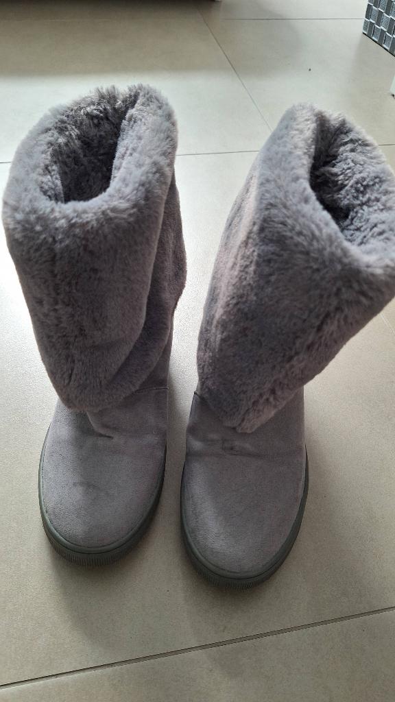 Grey Guess boots, Kleding | Dames, Schoenen, Ophalen, Zo goed als nieuw, Grijs