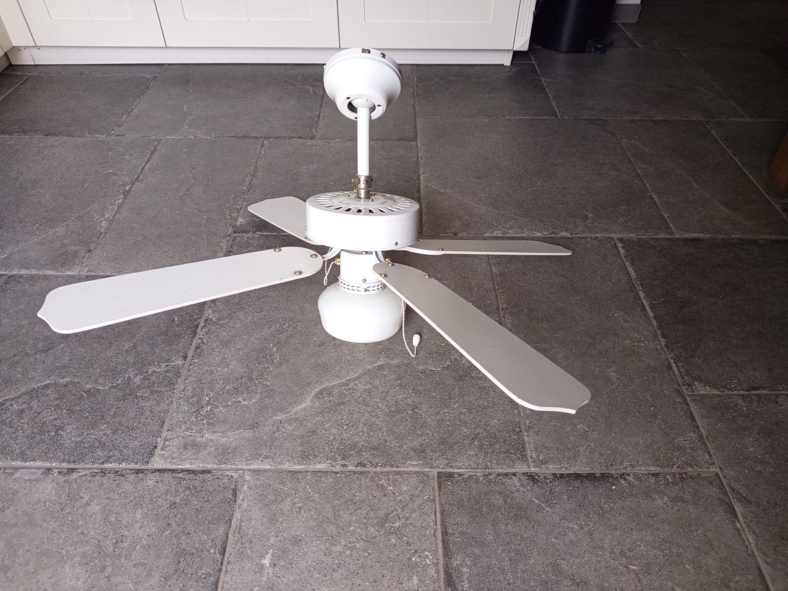 Witte plafondventilator met lamp en 4 bladen, Ophalen, Gebruikt, Plafondventilator