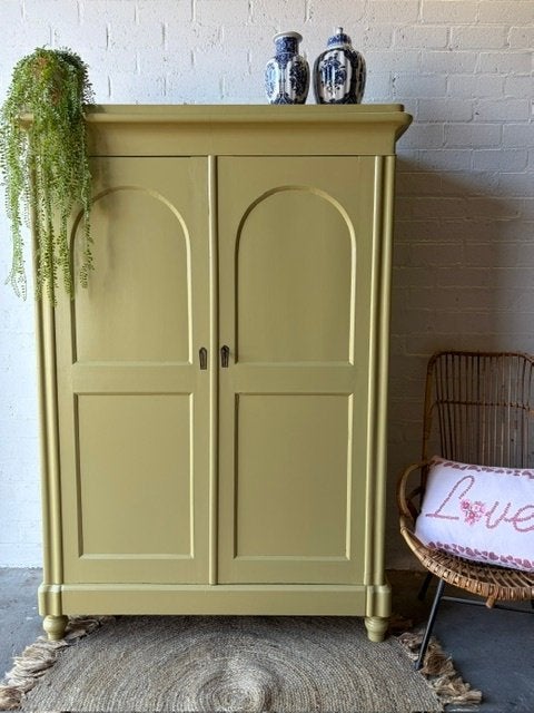 Antieke kast,kledingkast,meidenkast,servieskast restyled, Antiek, Met deur(en), Gebruikt, 100 tot 150 cm