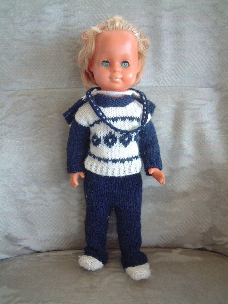 oude pop met gebreide blauw witte kleertjes nr. 3, Ophalen of Verzenden, Gebruikt, Pop
