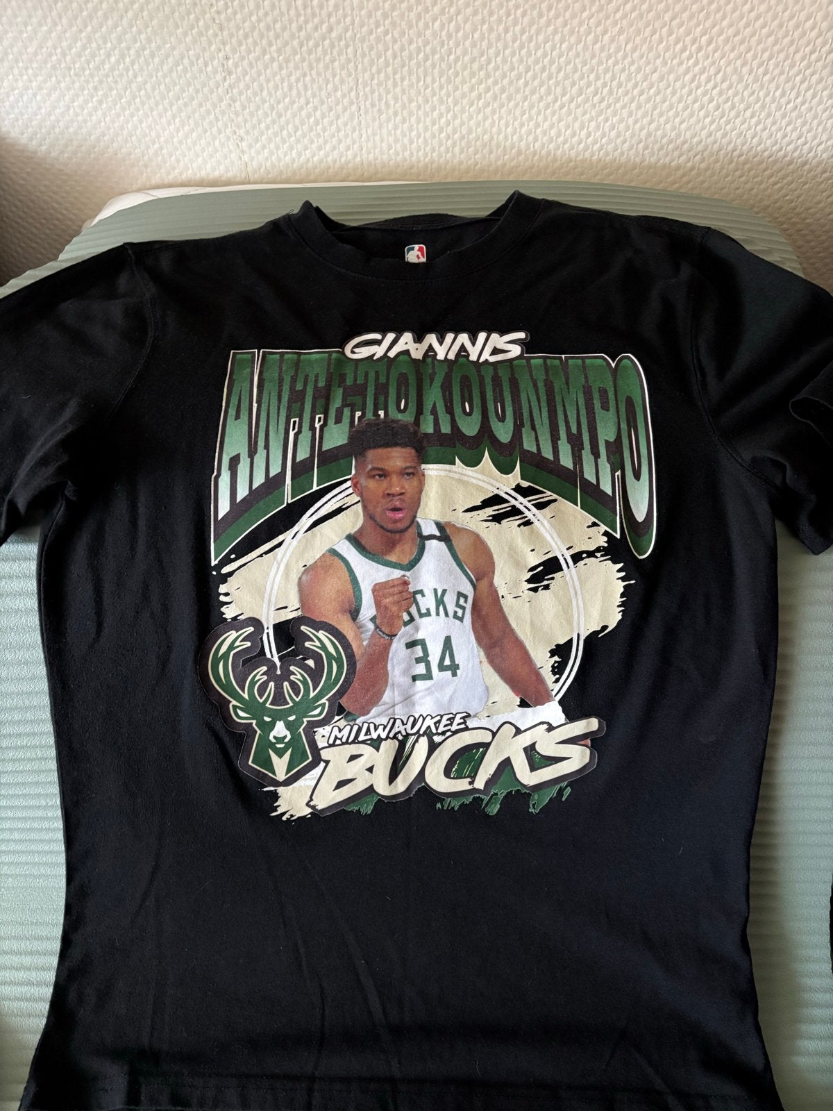 Milwaukee Bucks Giannis Antetokounmpo T-shirt - Maat S, Ophalen of Verzenden, Zo goed als nieuw, Maat 46 (S) of kleiner, Zwart