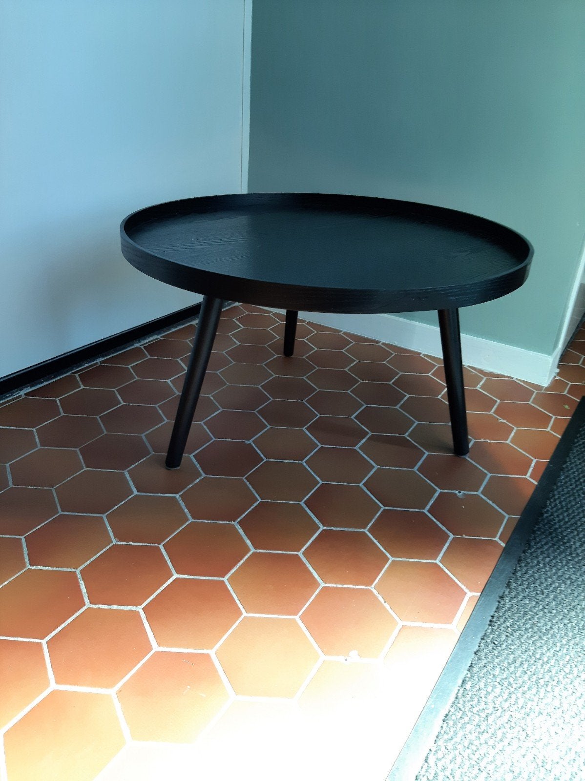 Te koop: Woood Mesa Bijzettafel zwart hout L ., Ophalen, Minder dan 45 cm, Minder dan 55 cm, Rond
