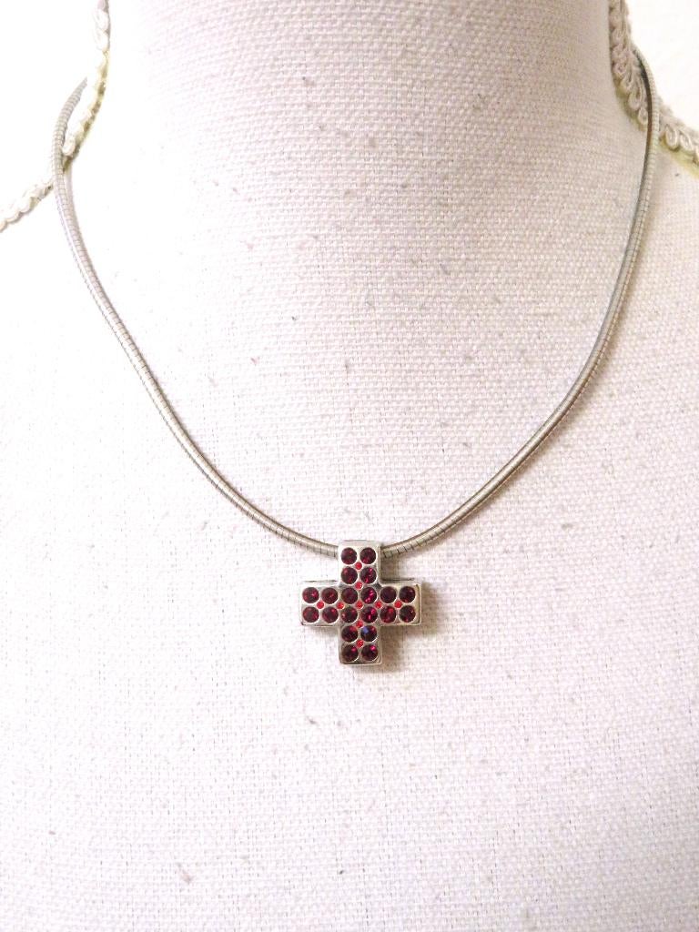 Pierre Lang kettinghanger kruisje rood zilver rhodineert, Ophalen of Verzenden, Zo goed als nieuw, Kruis of Symbool, Rood