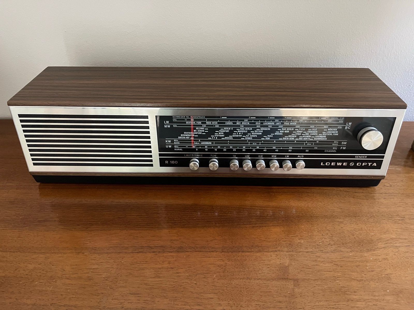 Loewe Opta R 180 Vintage Radio - Uitstekende Staat, Ophalen, Zo goed als nieuw, Radio