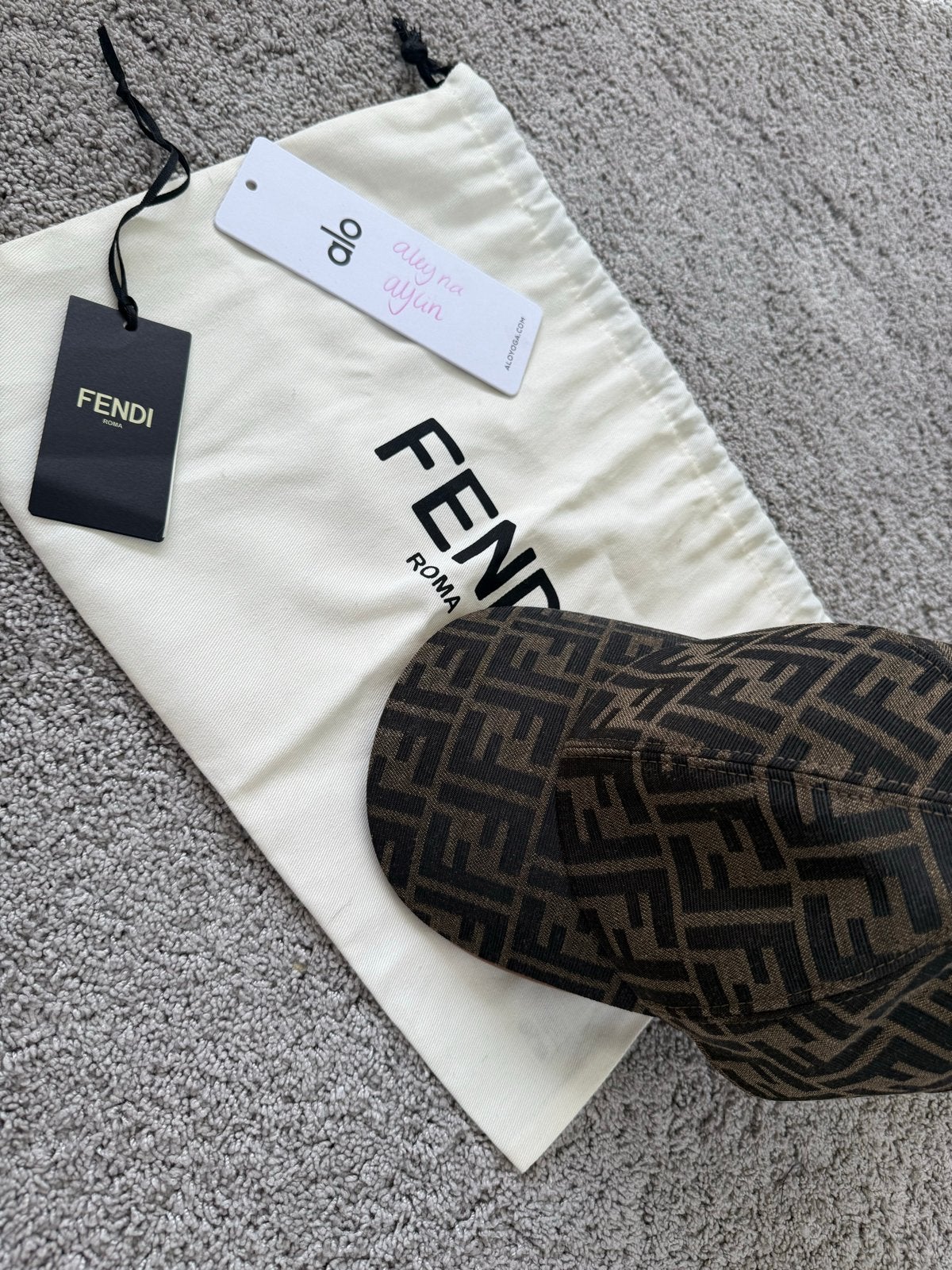 Fendi Pet - Zo goed als nieuw, Kleding | Dames, Hoeden en Petten, Ophalen of Verzenden, Zo goed als nieuw, 56 of 57 cm (M, 7 of 7⅛ inch)
