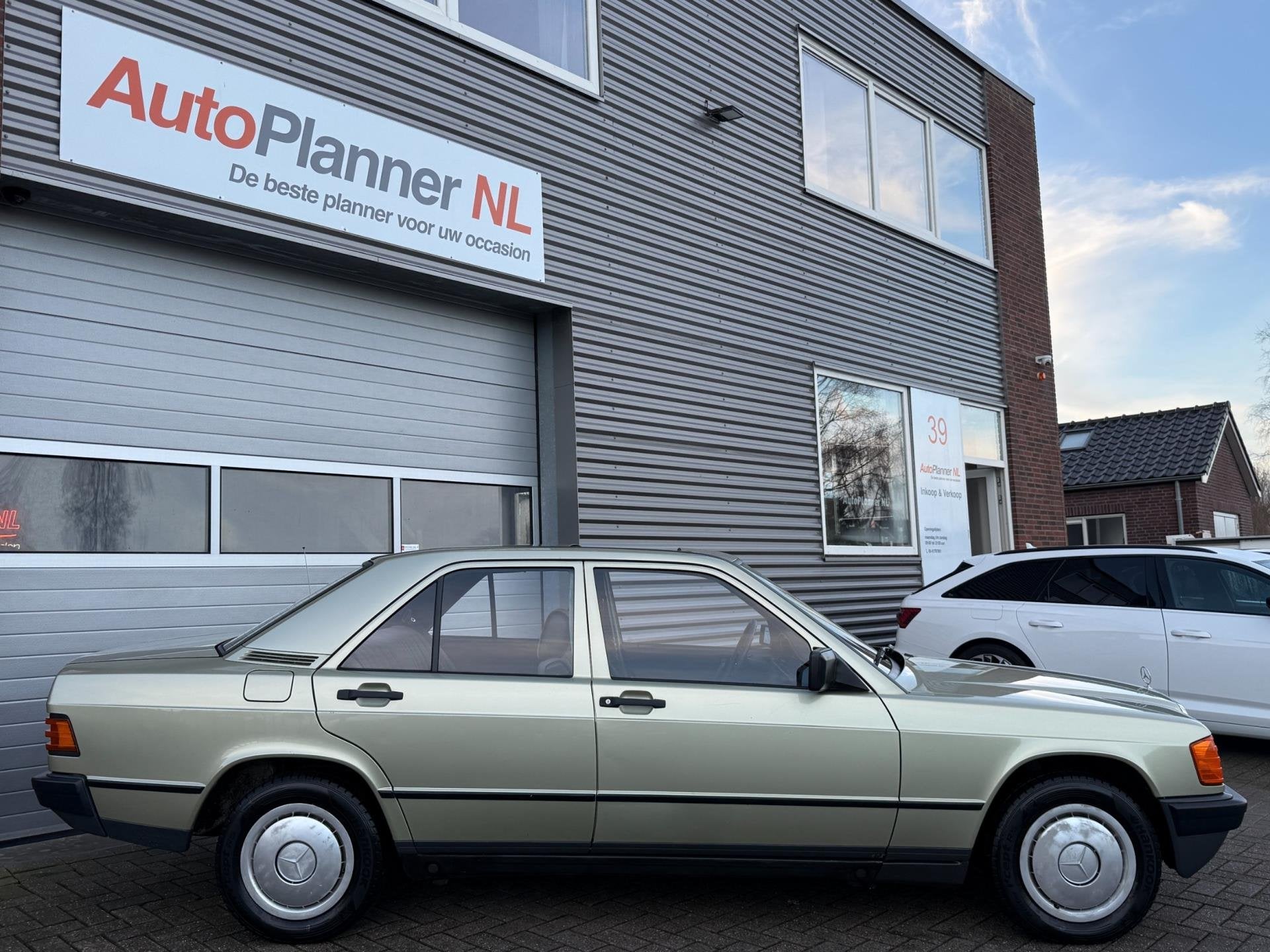 Mercedes-Benz 190-serie 2.0 E! Belastingvrij! Schuifdak!, Auto's, Mercedes-Benz, Gebruikt, 4 cilinders, 122 pk, Origineel Nederlands