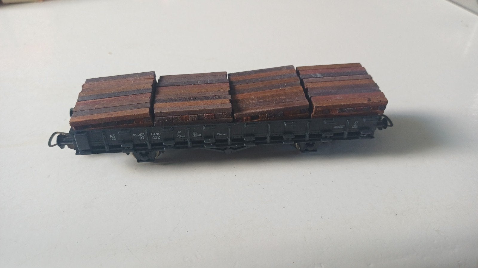 Piko NS Platte Wagen met Houtlading - 87 432, Gebruikt, Gelijkstroom, Wagon, NS
