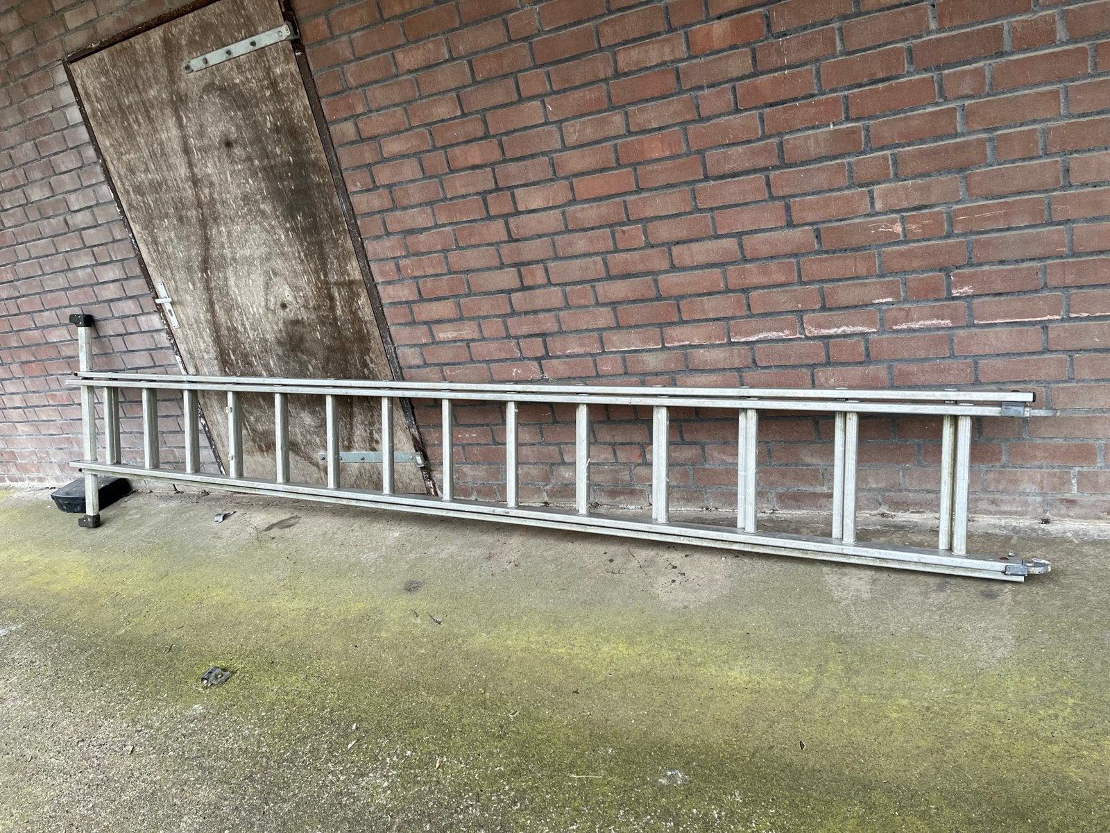 Aluminium ladder 8 meter - 14 sporten, Doe-het-zelf en Verbouw, Ophalen, Gebruikt, Ladder, 4 meter of meer