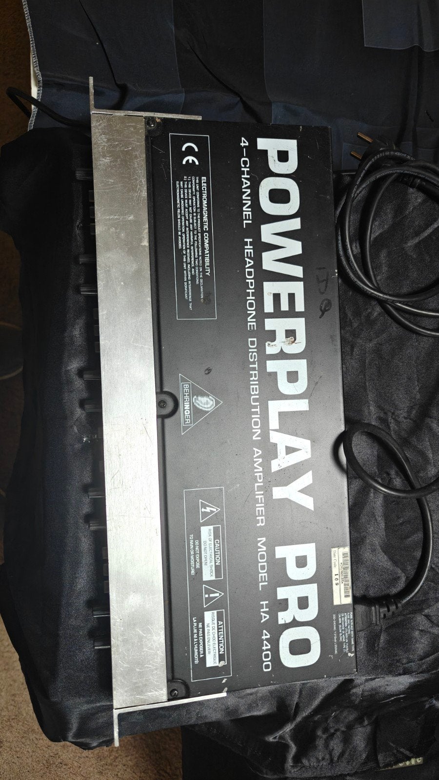 Behringer Powerplay Pro HA4400 Hoofdtelefoonversterker, Gebruikt, Music Tribe Commercial NL B.V., Stadhouderskade 143, 1074 BC Amsterdam, Nederland