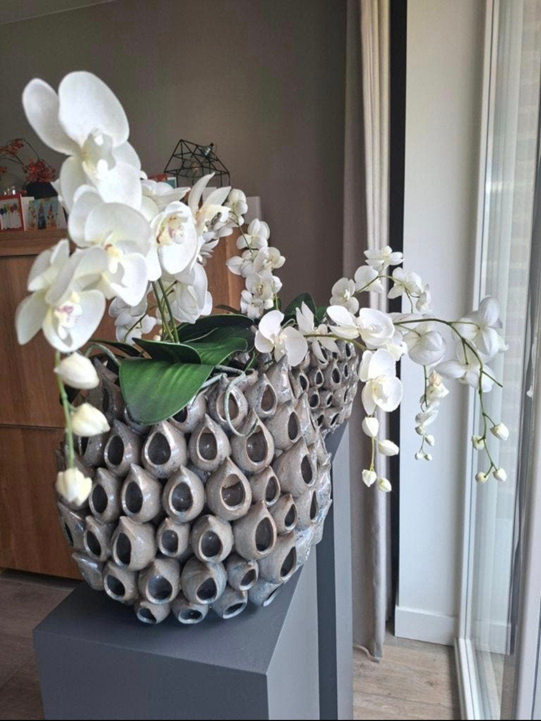 Unieke vazen/potten met kunst orchideeën, Ophalen, Grijs, Steen/keramiek, Met patroon/structuur