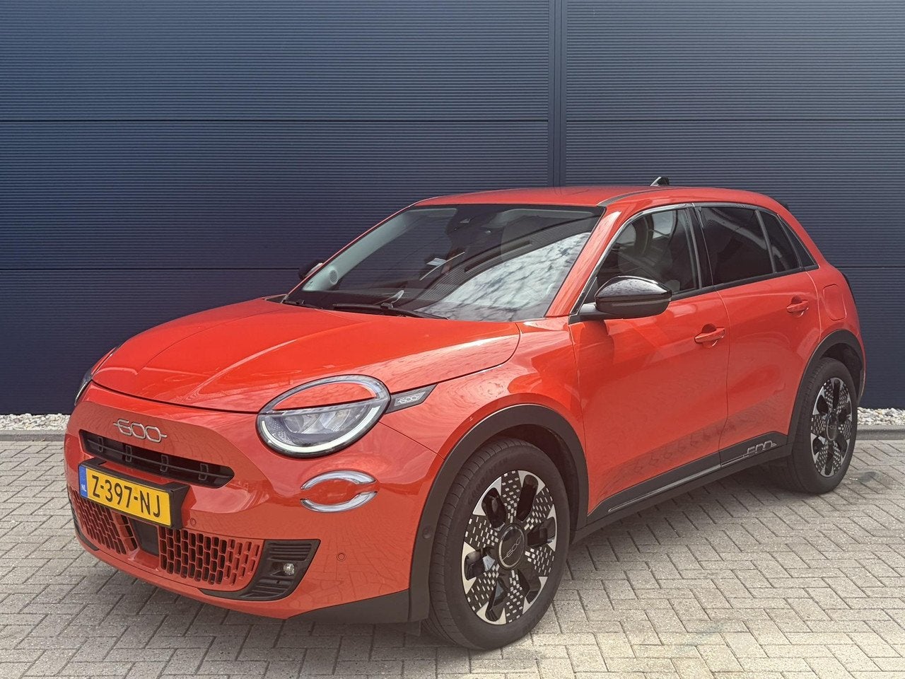 Fiat 600E La Prima 54 kWh (bj 2024, automaat), Auto's, Fiat, Automaat, Gebruikt, Automatische klimaatregeling, 156 pk