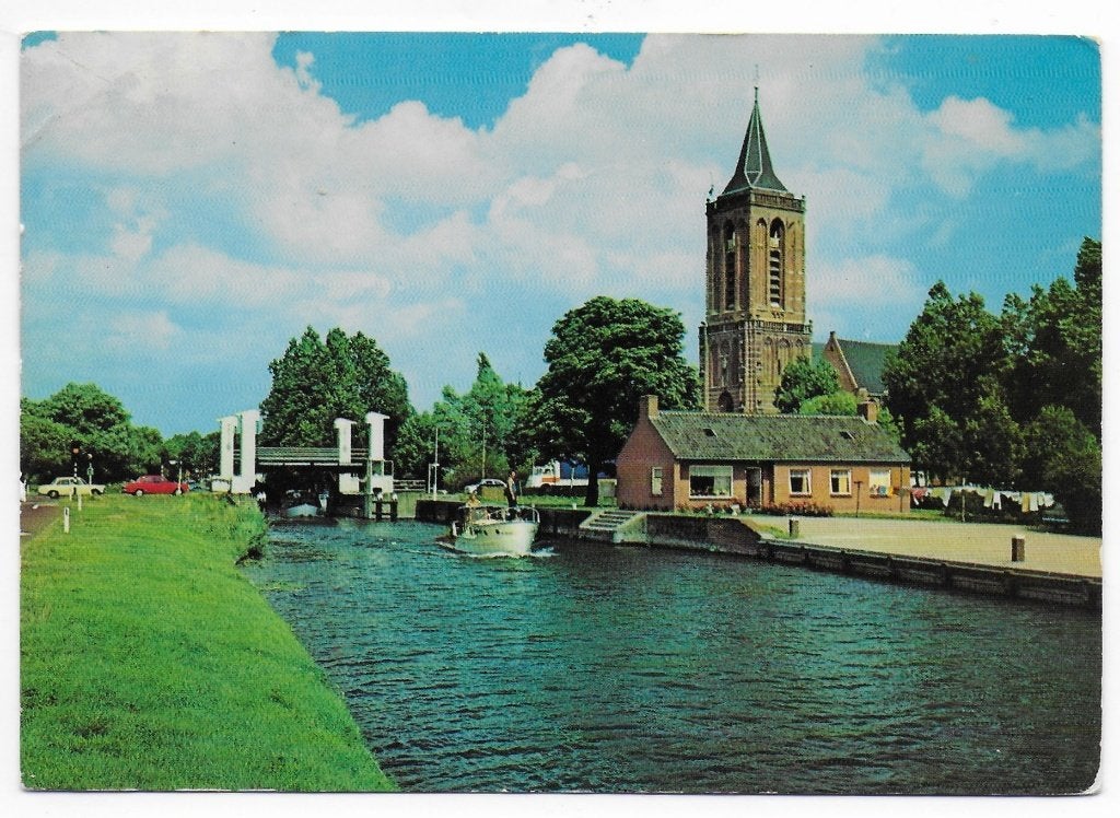 Monnickendam grote kerk ongelopen ansichtkaart ( B2574), Ophalen of Verzenden, 1980 tot heden, Gelopen