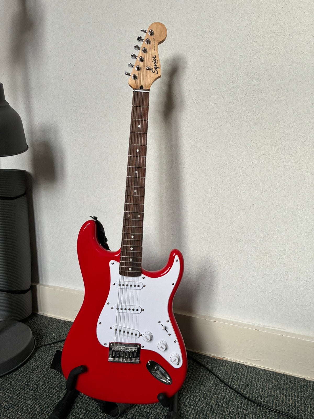 Squier Stratocaster elektrische gitaar + versterker, Ophalen, Zo goed als nieuw, Solid body, Fender