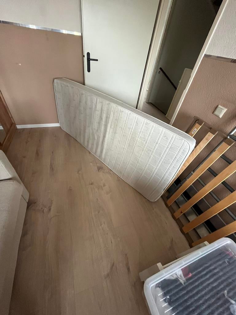 Matras 80 bij 200, Huizen en Kamers