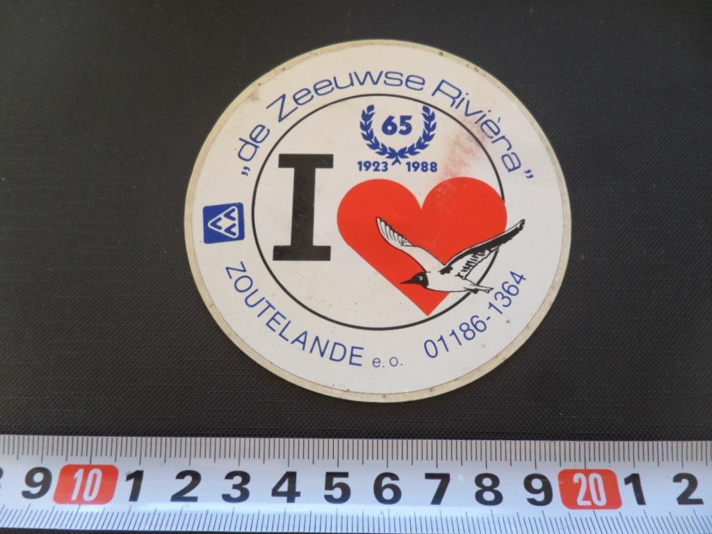 sticker de Zeeuwse Rivièra I LOVE ZOUTELANDE 65 jaar 1988, Verzamelen, Stickers, Ophalen, Zo goed als nieuw