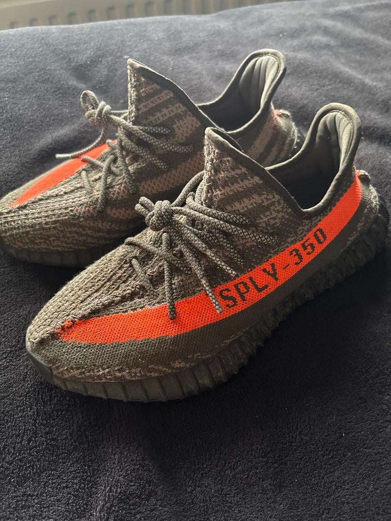 Orginle Adidas Yeezy Boost 350 V2 Dark Beluga maat 44, Ophalen of Verzenden, Gedragen, Overige kleuren, Sneakers of Gympen