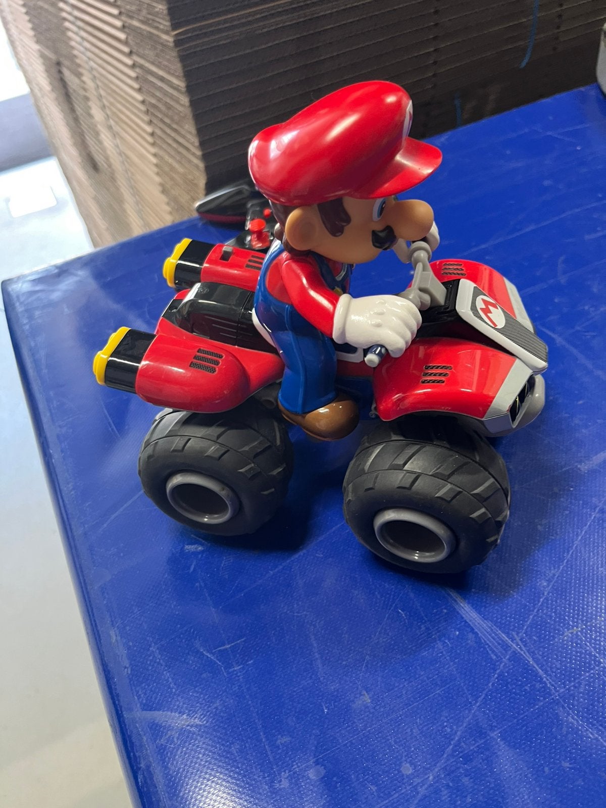 Super Mario op RC Quad van Carrera werkend te zien, Ophalen of Verzenden, Zo goed als nieuw, Overige schalen