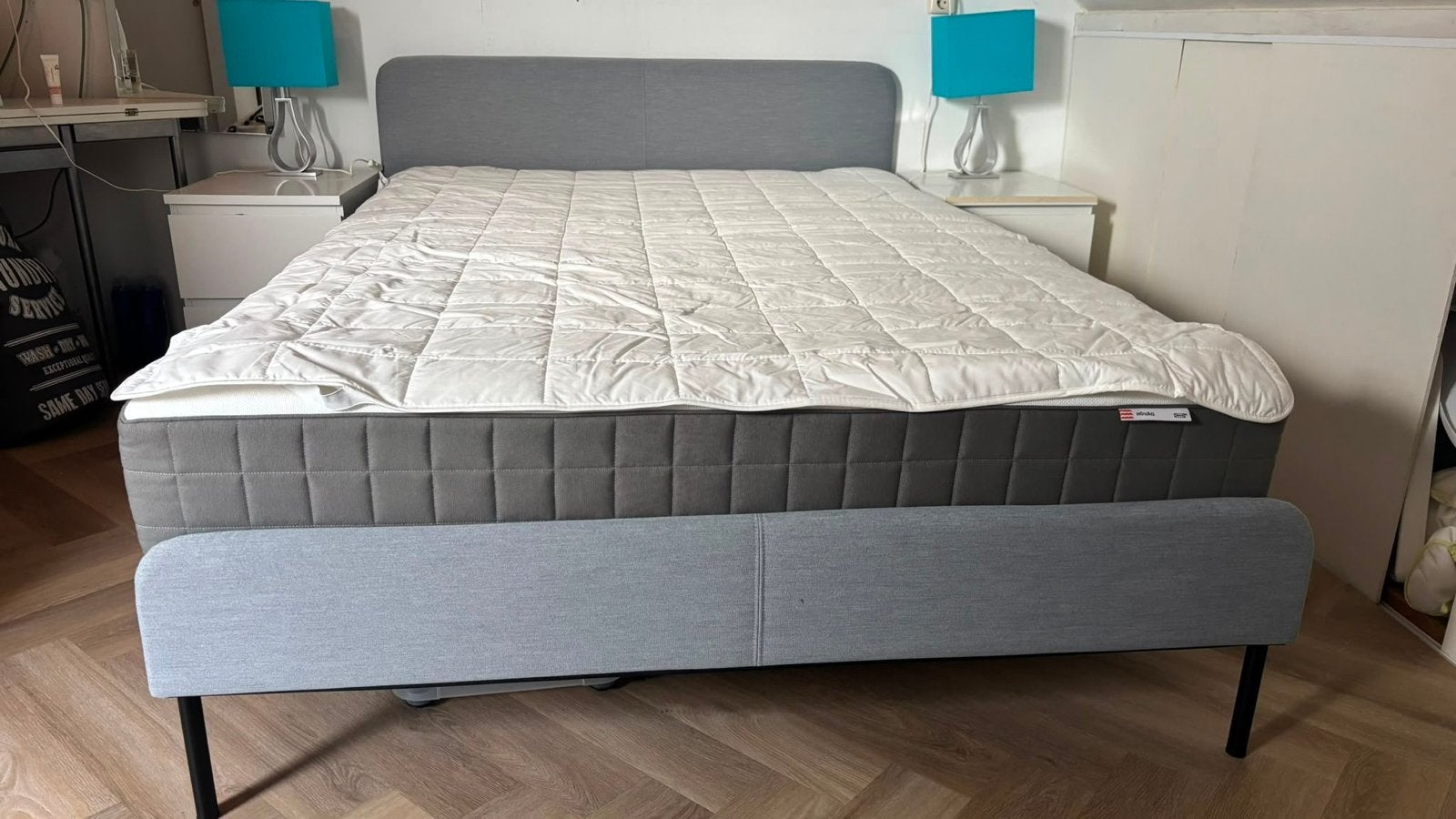 Tweepersoonsbed 140x200 cm met matras en matrashoes, Huis en Inrichting, Ophalen, Tweepersoons, 140 cm, Zo goed als nieuw
