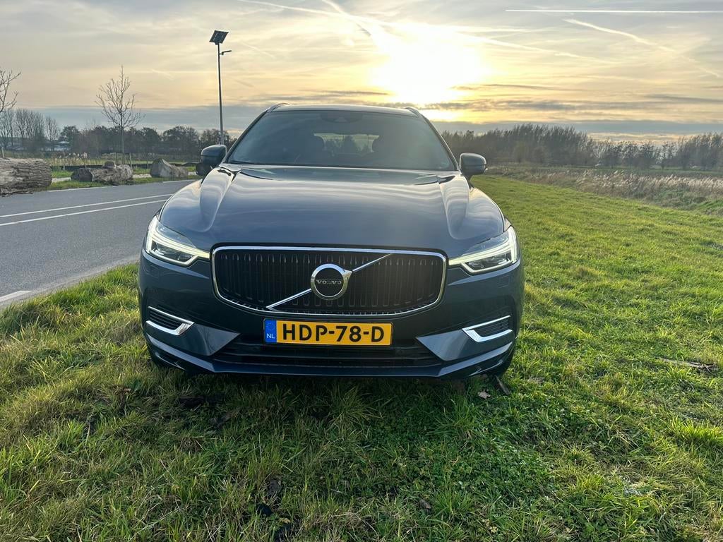 Luxe Volvo XC60 2.0  T8 Engine AWD Momentum Pro/ Full opties, Auto's, Automaat, Zwart, 1969 cc, Blauw