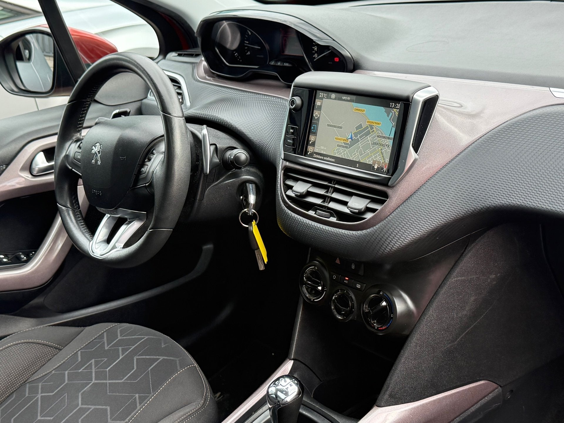 Peugeot 2008 1.2 PureTech Active Automaat Panoramadak Airco, Auto's, Euro 6, 1199 cc, 82 pk, 770 kg