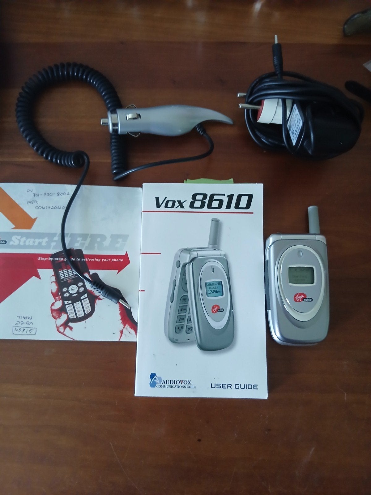 Audiovox Vox 8610 Klaptelefoon met accessoires, Gebruikt, Verzenden, Geen camera, Inklapmodel