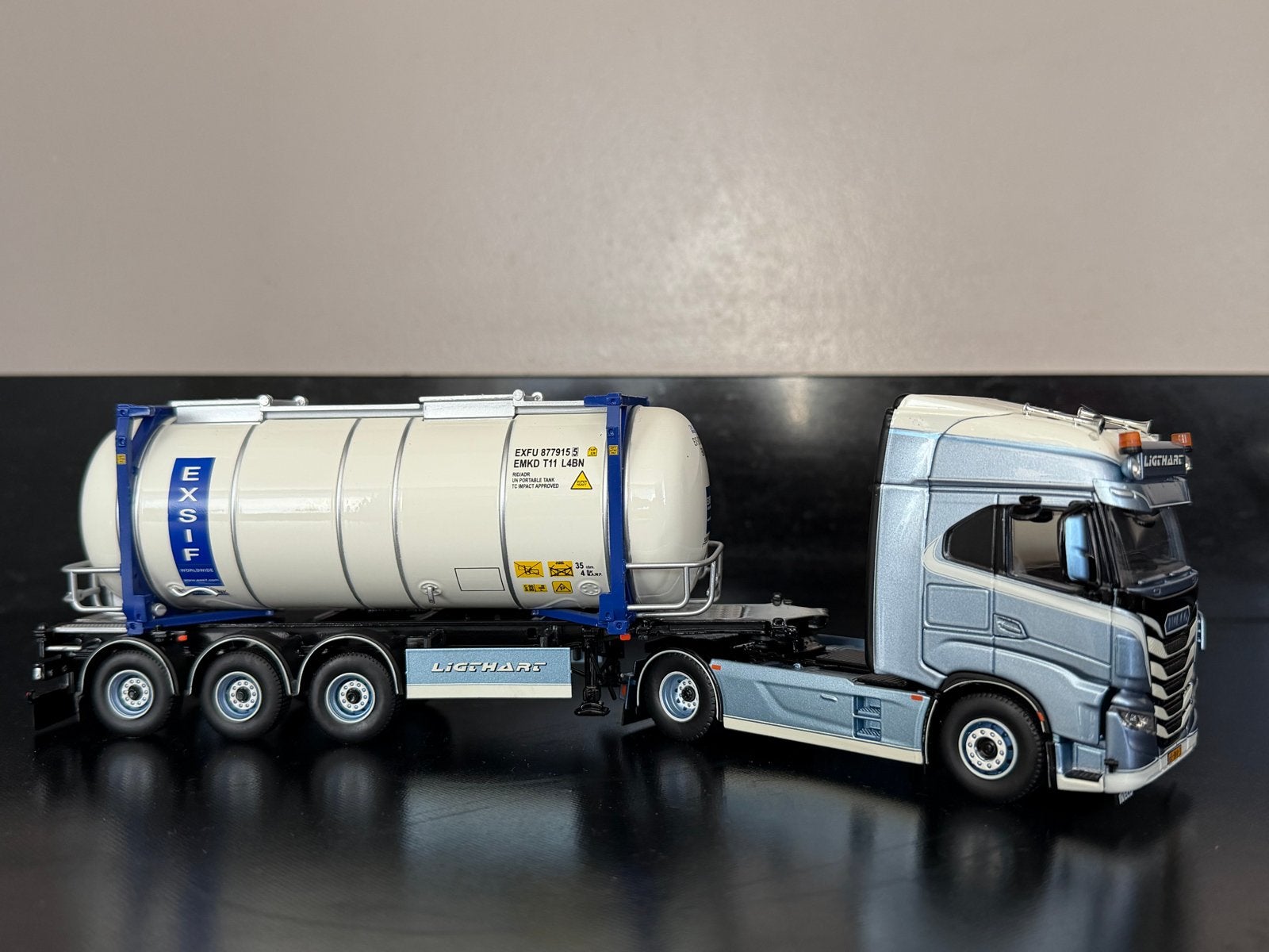 Iveco S-Way met tankoplegger van Ligthart, Overige merken, 1:32 tot 1:50, Ophalen of Verzenden, Zo goed als nieuw