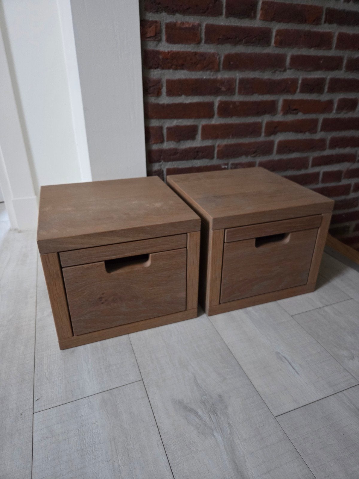 Nacht kastjes voor aan de muur op te hangen., Ophalen