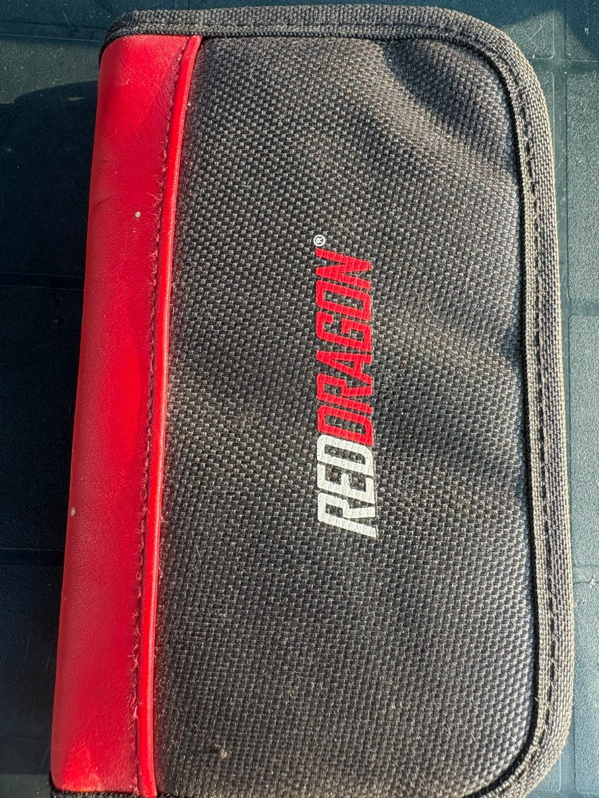 Red dragon darttasje dart case, Ophalen of Verzenden, Zo goed als nieuw, Pijlen