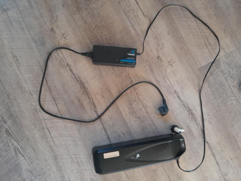 Accu voor fiets met oplader, Ophalen, Gebruikt